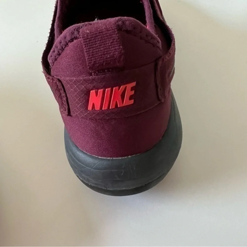 Nike Roshe Burgundy with Neon Lining‎ Shoes